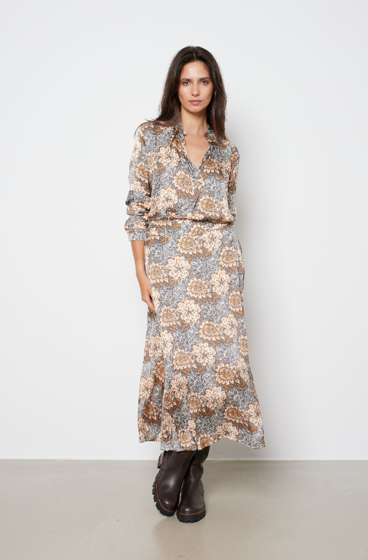 Lange zwierige rok met bloemmotieven