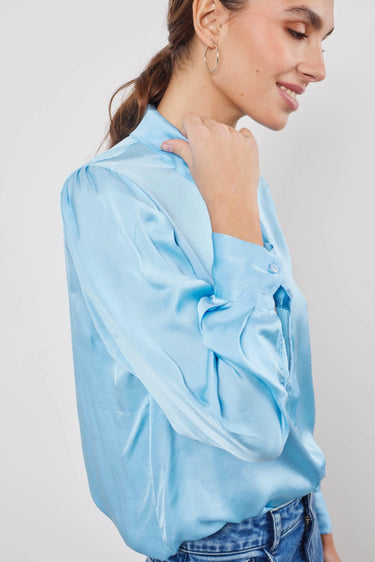 Chemise en satin à épaulettes