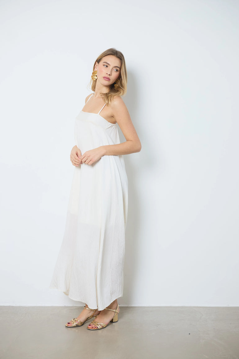 Robe longue col carré bretelles fines femme - photo 2 - Love at Me