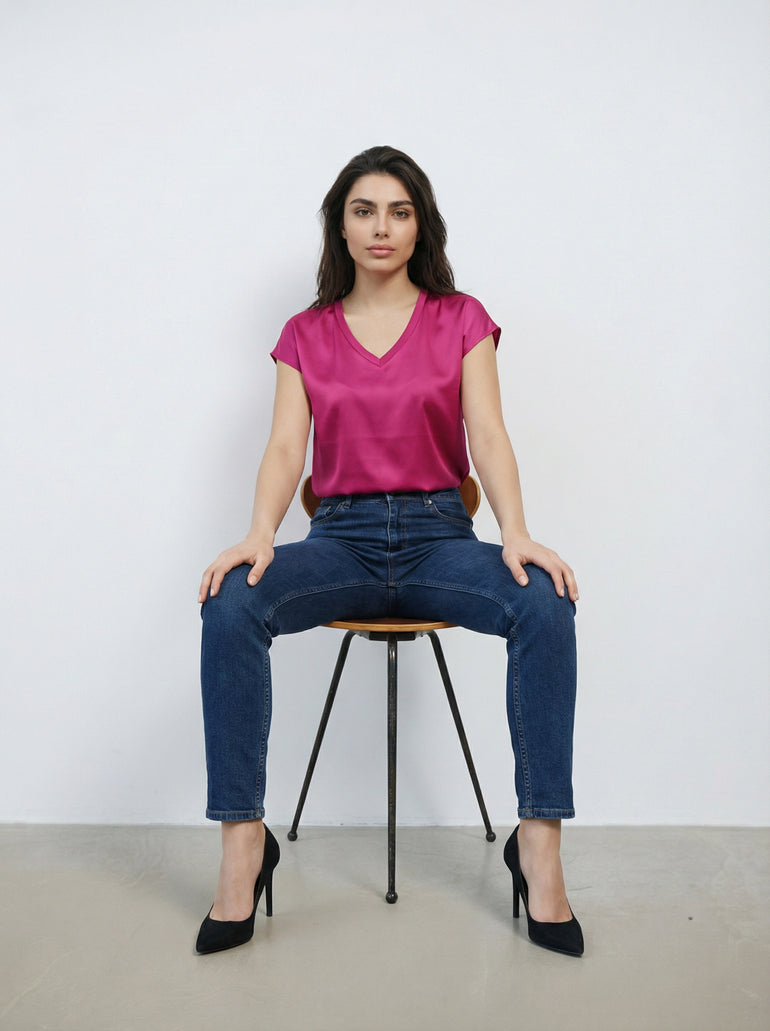 T-shirt en satin col V manches courtes femme - photo 24 - Love at Me