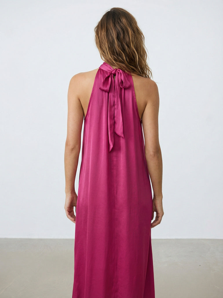 Robe longue en satin dos nu sans manches femme - photo 20 - Love at Me